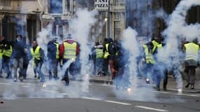 60% des Français interrogés approuvent le mouvement des gilets jaunes.