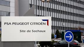 Au lendemain de l'annonce de 6.000 suppressions d'emplois chez PSA Peugeot-Citroën, dont 5.000 en France, un fatalisme mêlé d'inquiétude dominait mercredi parmi les salariés de l'usine de Sochaux. Le berceau historique du groupe automobile, qui reste, ave
