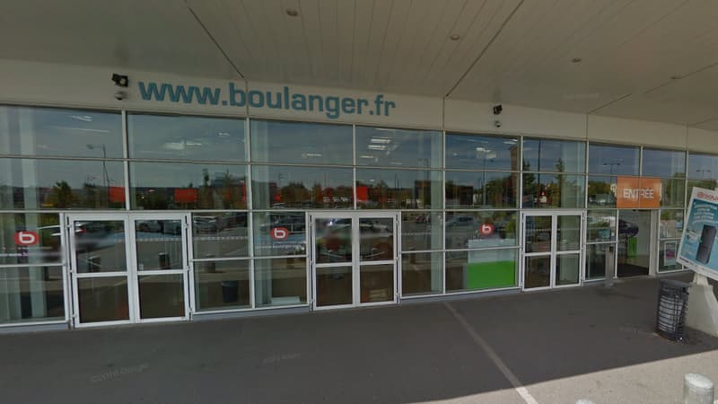 "Le ou les voleurs se sont probablement cachés dans le magasin à la fermeture avant de forcer l'issue de secours pour prendre la fuite", avance une source proche de l'affaire. 