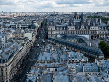 La vignette Crit'Air, obligatoire en semaine et en journée à Paris depuis ce lundi 16 janvier, marque le début d'une réduction progressive de l'accès des voitures à la capitale.