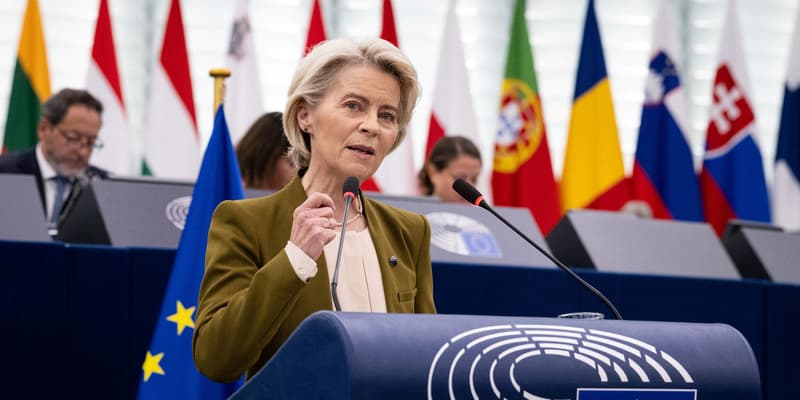 La présidente de la Commission européenne, Ursula von der Leyen, prononce son discours annuel sur l'état de l'Union lors d'une séance plénière au Parlement européen à Strasbourg, dans l'est de la France, le 10 septembre 2025. 