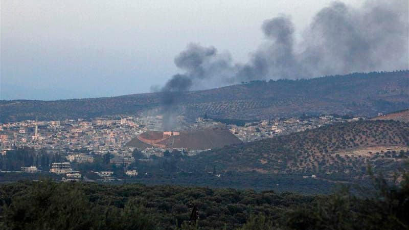 A Haram, dans la province d'Idlib, en Syrie. Au dernier jour de la trêve négociée par l'Onu qui n'a pas empêché les violences et les combats dans l'ensemble du pays, l'aviation syrienne a bombardé lundi les positions tenues par des rebelles à la périphéri