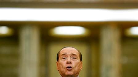 S'exprimant devant la presse à Bucarest, où il effectuait un déplacement, Silvio Berlusconi a reconnu lundi sa défaite aux élections locales et assuré qu'il avait toujours le soutien de la Ligue du Nord, son principal partenaire de coalition. /Photo prise