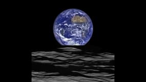 La NASA a diffusé une image de la Terre vue de la Lune, photographiée le 12 octobre 2015 par la sonde américaine Lunar Reconnaissance Orbiter.