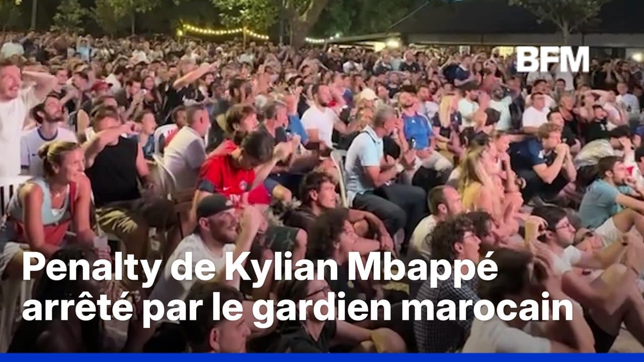 La déception des supporters français après le penalty raté de Kylian Mbappé