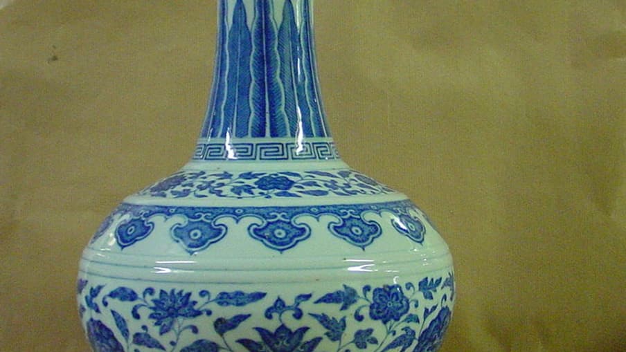 Vase pansu à décor bleu et blanc