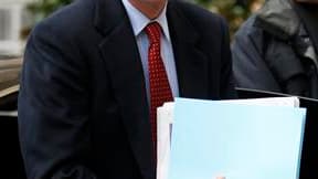 Selon une source proche de Brice Hortefeux, le ministre de l'Intérieur doit signer ce lundi un décret autorisant l'expulsion de l'Iranien Ali Vakili Rad, condamné en 1994 à perpétuité pour le meurtre en 1991 de l'ancien Premier ministre du Chah Chapour Ba
