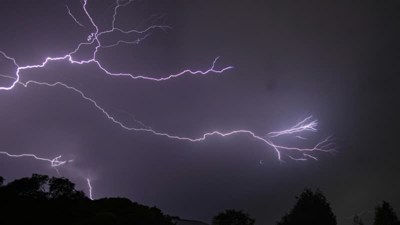 Routes inondées, grêlons... Les images impressionnante de l'orage à Antibes Juan-les-Pins