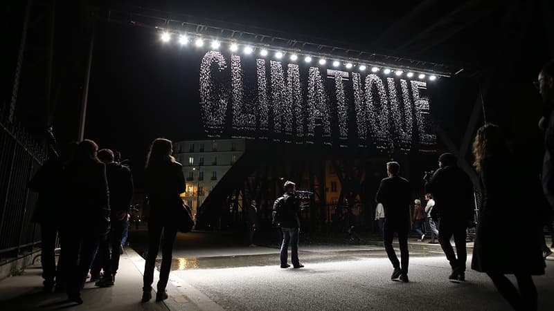 Une installation de l'artiste allemand Julius Popp à voir lors de la Nuit Blanche, à Paris, le 3 octobre.