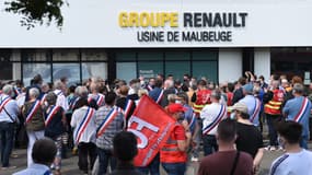 Des manifestants se sont réunis devant l'usine Renault de Maubeuge, dans le Nord