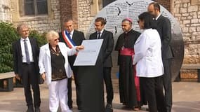 Saint-Etienne-du-Rouvray: Emmanuel Macron inaugure la plaque en hommage au Père Hamel