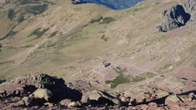 Vue sur le refuge de Ciòttulu à i Mori (1991 m), établi le long du GR20.