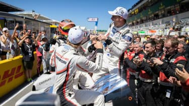 La team Porsche victorieuse dans la 919 #2 avec Earl Bamber, Timo Bernhard et Brandon Hartley.