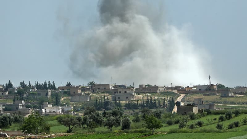 Fumée à la suite d'une frappe sur le village syrien de Kafr Ein, dans la province d'Idlib, le 2 mai 2019.