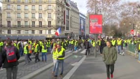 Attendus à Versailles, c'est finalement à Montmartre que les gilets jaunes défilent