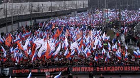 Des milliers de moscovites sont dans les rues de la capitale dimanche en hommage à Boris Nemtsov.