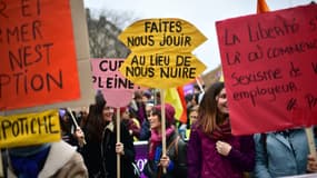 Des milliers de manifestants se sont réunies à Paris