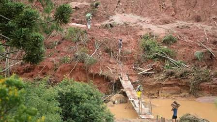 A Conquista, au nord de Rio de Janeiro, après un glissement de terrain. Les inondations et les glissements de terrain qui ont affecté le Brésil ont fait au moins 655 morts et des centaines de personnes seraient toujours bloquées dans des zones menacées pa