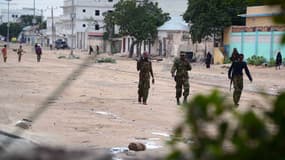Des soldats somaliens dans les rues de Mogadiscio, le 15 juillet 2014