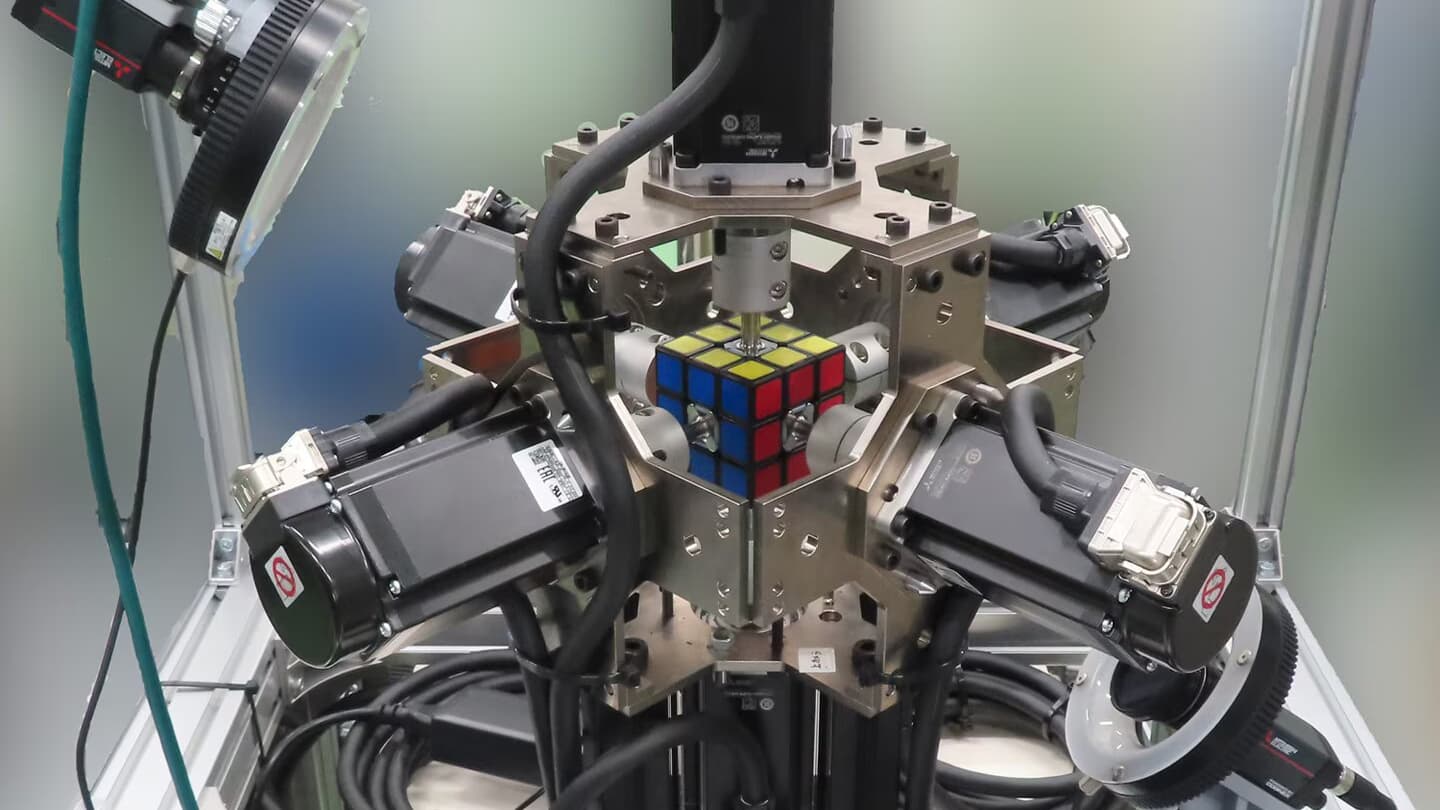 Le robot de Mitsubishi Electric a établi un nouveau record pour la résolution d'un Rubik's cube.