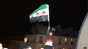 Des opposants syriens à Paris le 10 décembre 2011, sur un toit d’immeuble rue de Charenton