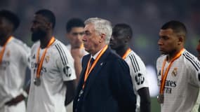 Les joueurs du Real Madrid et Carlo Ancelotti dépités après leur défaite en finale de la Supercoupe d'Espagne, le 12 janvier 2024