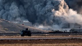 Une frappe de la coalition s'abat sur la ville de Kobané, en Syrie, en octobre 2014, pour repousser l'avancée des jihadistes de l'Etat islamique. 