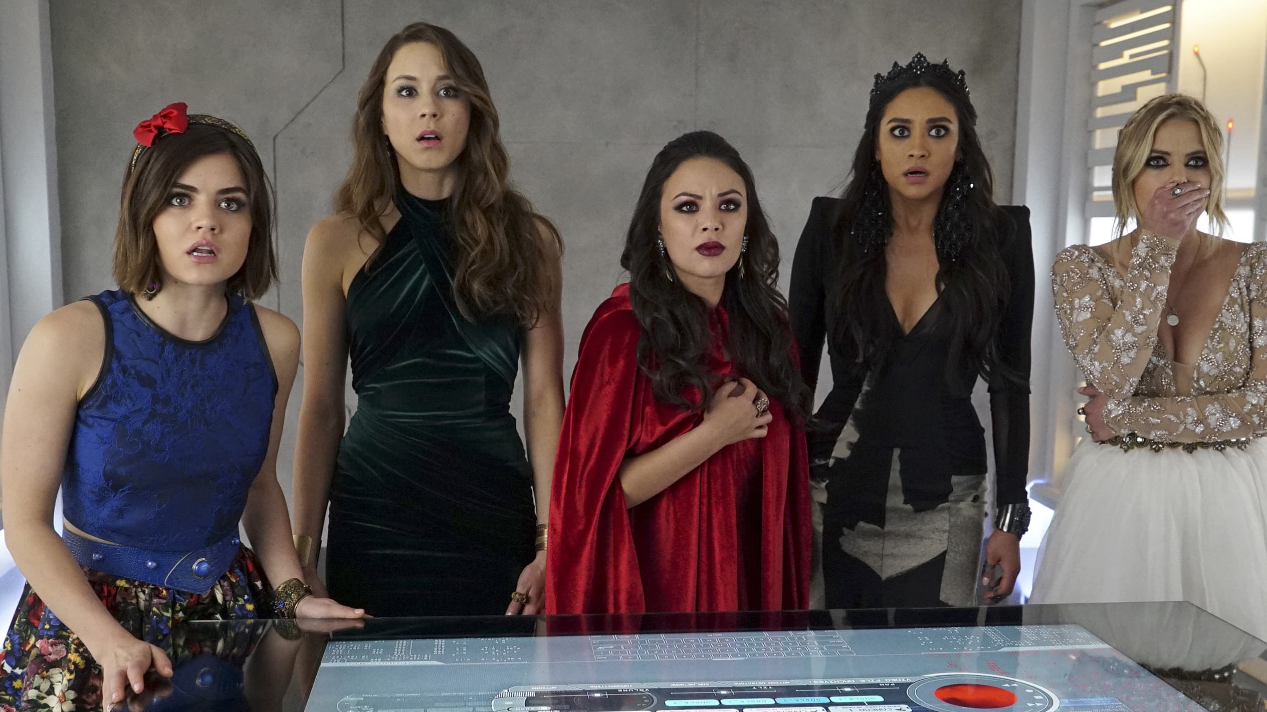 Ou Regarder Pretty Liars Pretty Little Liars : l'identité de A va enfin être révélée