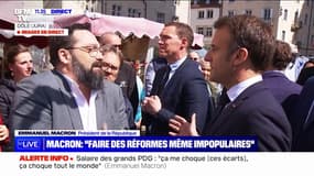 "Vous dites beaucoup de bêtises": Emmanuel Macron interpellé par un gilet jaune sur le marché de Dôle dans le Jura