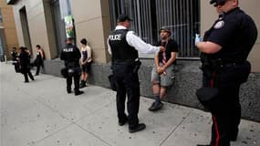 La police canadienne a arrêté un demi-millier de personnes au cours du week-end à Toronto, où se tient le sommet du G20, notamment en marge d'une manifestation d'altermondialistes samedi. Selon Michelle Murphy, porte-parole de la police, ces personnes ont