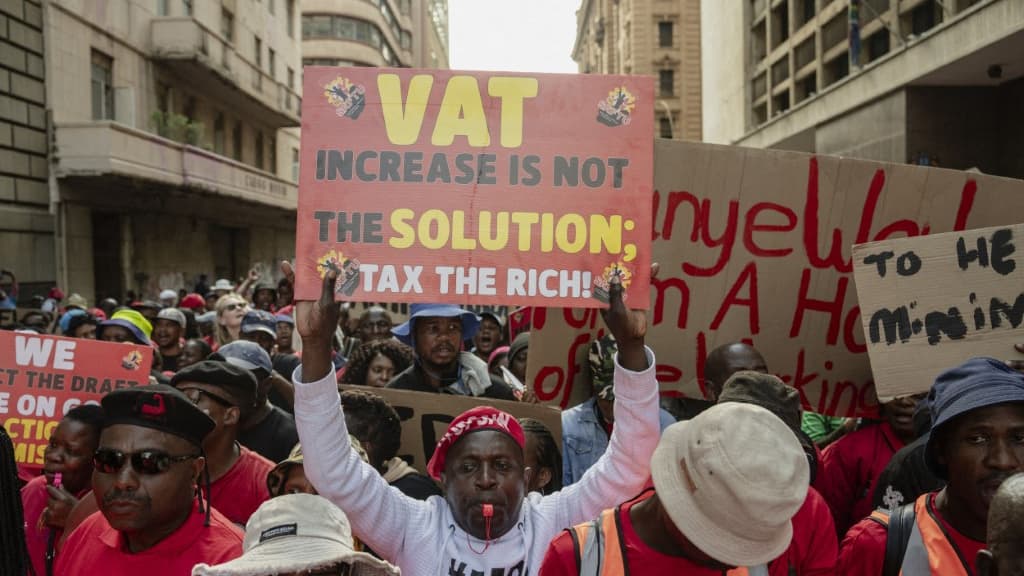 UNE ÉCONOMIE INCAPABLE DE CRÉER DES EMPLOIS: COMMENT PEUT-ON VIVRE EN AFRIQUE DU SUD, LE PAYS QUI A LE PLUS FORT TAUX DE CHÔMAGE DU MONDE?