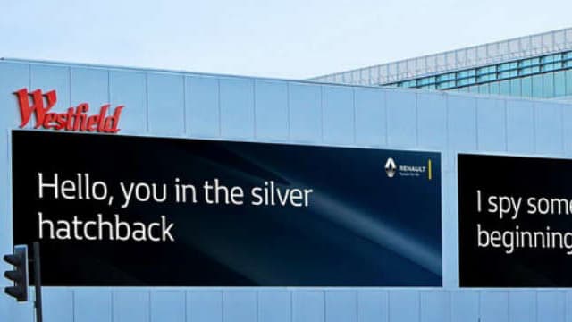 Afficher un message plus personnalisé à chaque conducteur, telle est la stratégie publicitaire de Renault en Grande-Bretagne.