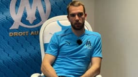 Pau Lopez (OM) répondant aux questions de RMC Sport