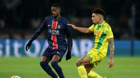 Ousmane Dembélé face au Nantais Douglas Augusto le 30 novembre 2024