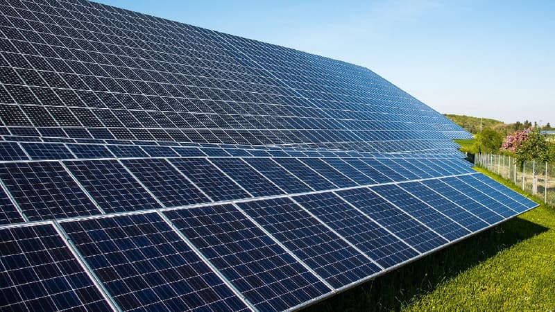 Les Douanes ont démonté un réseau organisé qui officiait pour éditer des faux documents d'origine pour des panneaux solaires importés et contourner les taxes anti-dumping appliquées aux produits chinois.