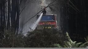 Incendies: plus de 1.500 pompiers mobilisés, près de 11.000 personnes évacuées