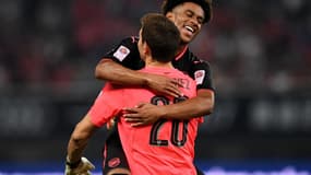 Reiss Nelson et Emiliano Martinez