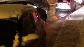 La neige et le verglas rendent difficile la circulation à Villennes-sur-Seine - Témoins BFMTV