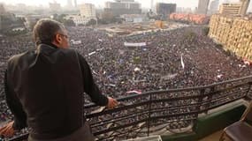 Vue aérienne de la place Tahrir, au Caire, devenue le point de ralliement de la contestation contre le régime de Hosni Moubarak. Au moins un million de personnes sont descendues dans les rues - dont 200.000 dans le centre de la capitale - pour réclamer le