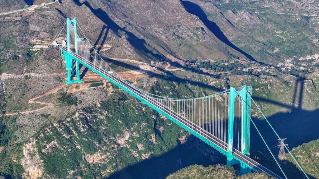 The Huajiang Canyon bridge, the highest bridge in the world, was officially opened in Guizhou, China, on September 28, 2025. 