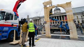 Une copie de l'Arc de Triomphe de Palmyre, érigée à Trafalgar Square, le 18 avril 2016.