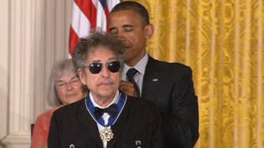 En mai 2012, Barack Obama avait décoré Bob Dylan de la Médaille présidentielle de la liberté.