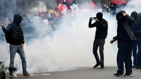 Echauffourées lors de la manifestation à Paris, le dimanche 19 mars.