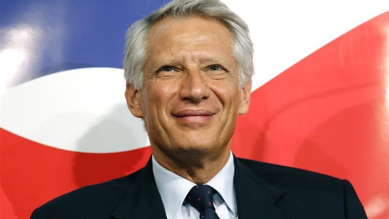 L'ancien Premier ministre de Jacques Chirac, Dominique de Villepin, a annoncé dimanche soir sur TF1 sa candidature à l'élection présidentielle française de 2012. /Photo d'archives/REUTERS/Benoît Tessier