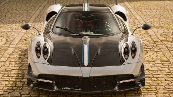 L'une des supercars les plus bestiales de ce salon de Genève 2016, la Pagani Hyuara, ne sera produite qu'à vingt exemplaires.