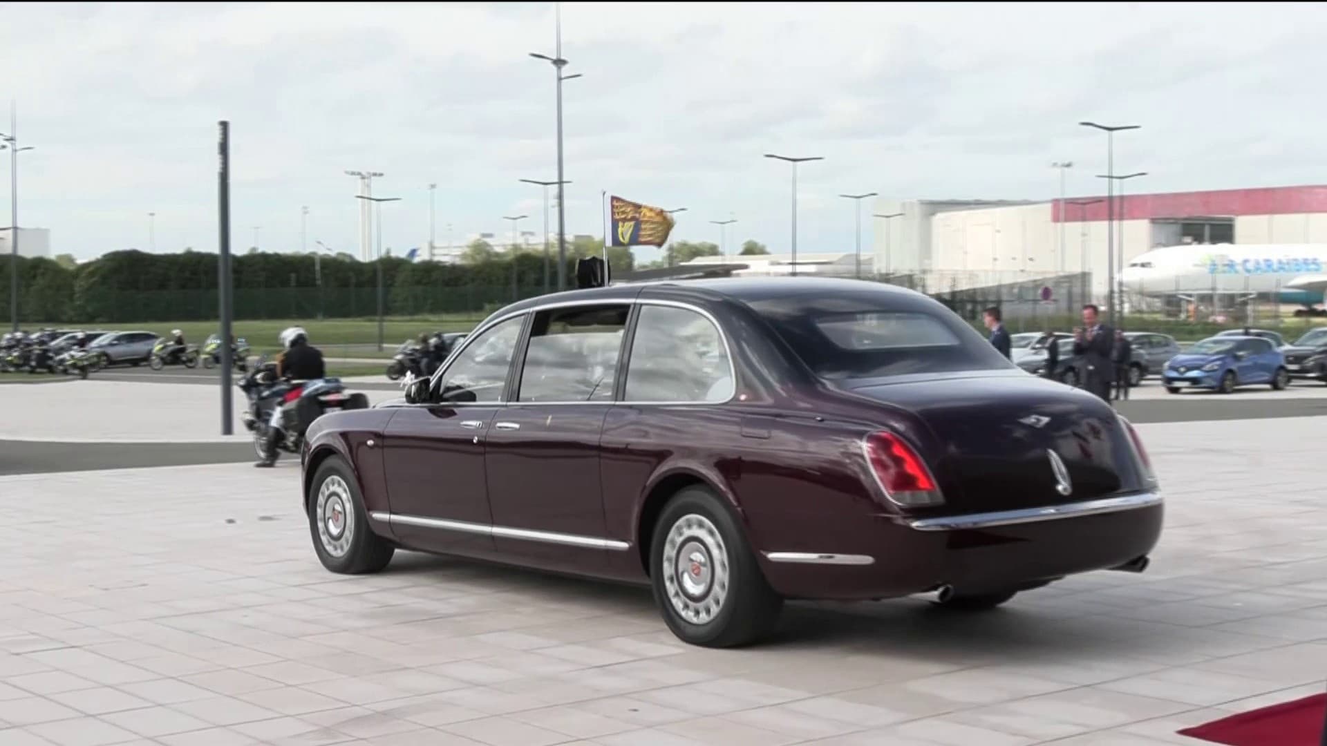 La Bentley Royal State Limousine quittant l'aéroport d'Orly ce mercredi 20 septembre 2023. La Bentley Royal State Limousine quittant l'aéroport d'Orly ce mercredi 20 septembre 2023.