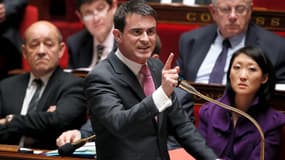 Le Premier ministre Manuel Valls, le 11 février dernier, avec les ministres Jean-Yves Le Drian et Fleur Pellerin au second plan. 