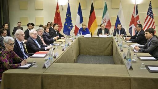 Vue générale en date du 26 mars 2015 de la table des négociations sur le nucléaire iranien le 26 mars 2015 à Lausanne