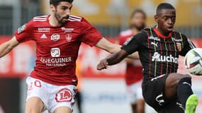 Brest's French midfielder #20 Pierre Lees-Melou (L) fights for the ball with Lens' Portuguese midfielder #10 David Pereira da Costa (R) during the French L1 football match between Stade Brestois 29 (Brest) and RC Lens at Stade Francis-Le Ble in Brest, western France on August 13, 2023.