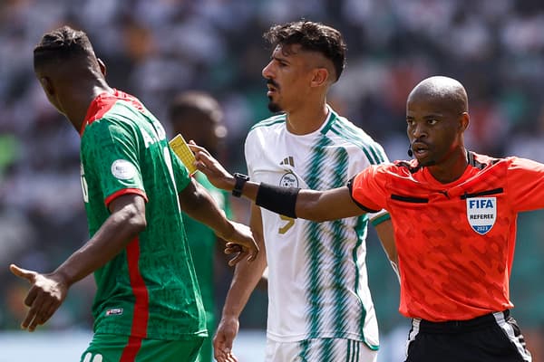 Bounedjah tijdens de wedstrijd tussen Algerije en Burkina Faso